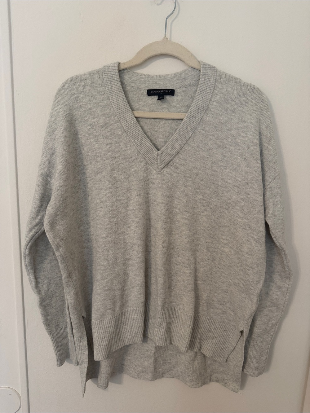 Banana Republic V-Neck Sweater Heather Gray M